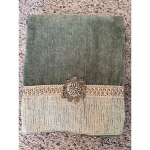 Avanti Linens Braided Cuff Bath (1) Towel 50" X 27"